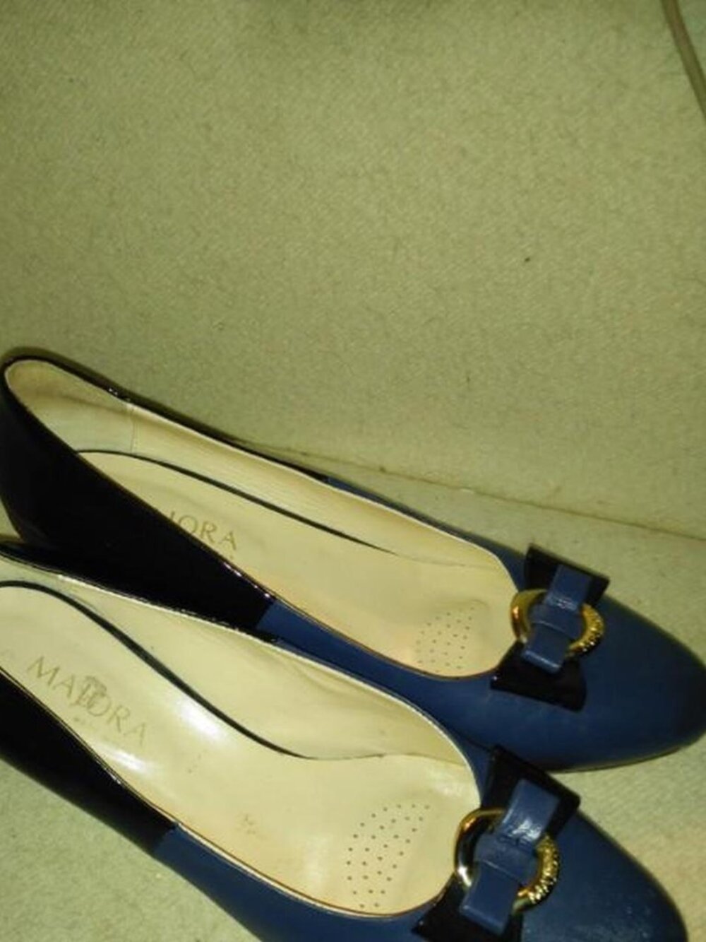 Vintage Majora navy kitten heels